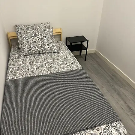 Shared With Single Bed In Modern Rum i privatbostad *