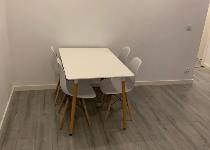 Shared With Single Bed In Modern Δωμάτια σε οικογενειακή κατοικία Costa de Caparica