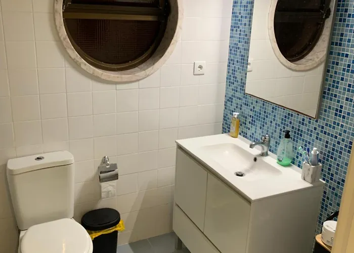 Shared With Single Bed In Modern * Costa de Caparica